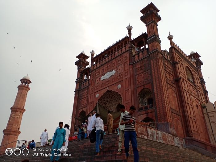 Badshahi Mosque, HDR on, over exposed