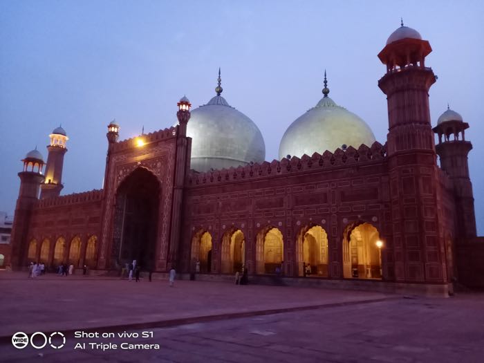 Badshahi mosque, Low light, (1x)