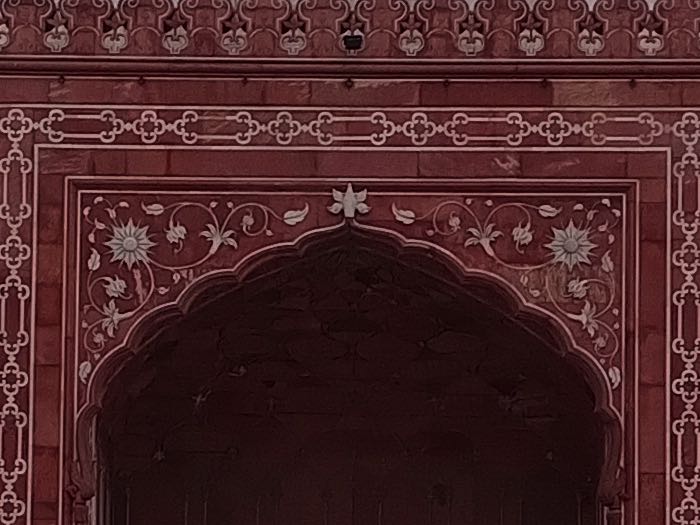 Badshahi mosque (1x), Zoomed in