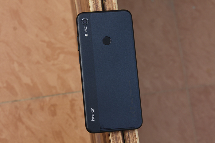 Honor 8A backside