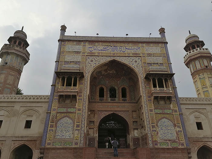 Wazir Khan Mosque Building Picture with auto mode on Y9s