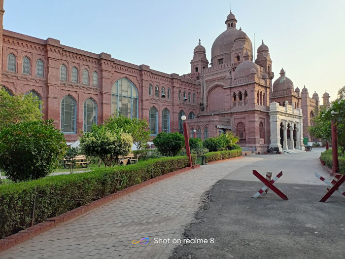 realme 8 lahore museum